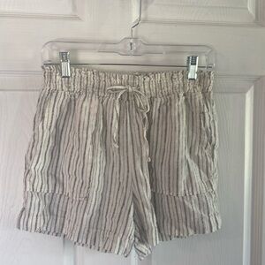 Time and Tru comfy shorts. 2 big pockets. Elastic waist with tie. Size S (4-6)